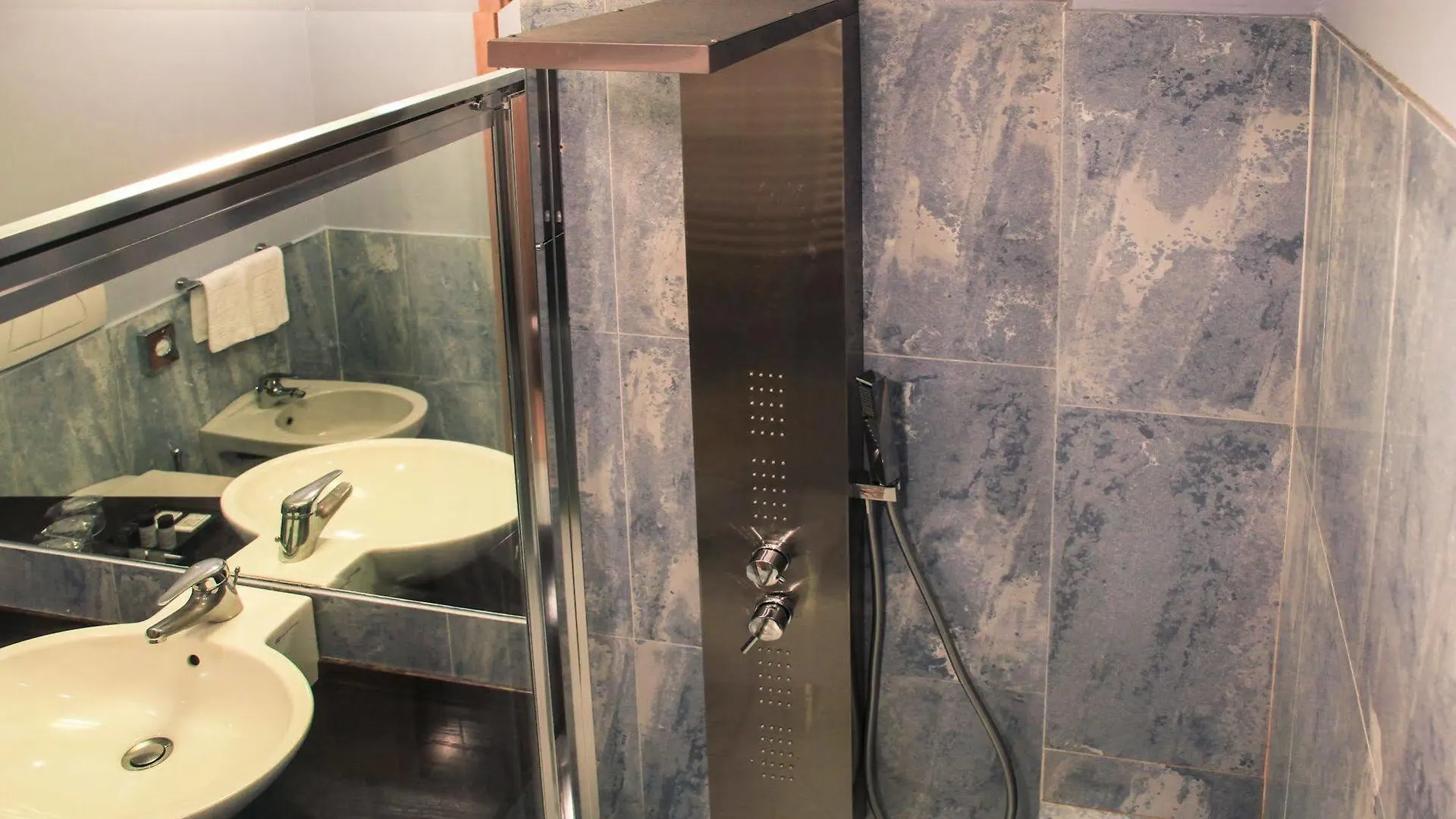 B&B Hotel Milano Cologno Studios Cologno Monzese 4*,